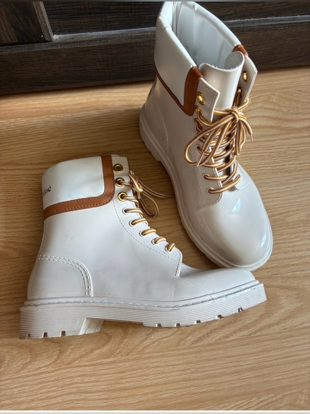 See By Chloe boots  US 7 See By Chloe White Glossy Rain Boots taille 37